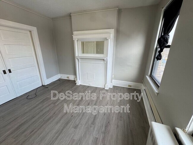 Building Photo - 810 Amity St