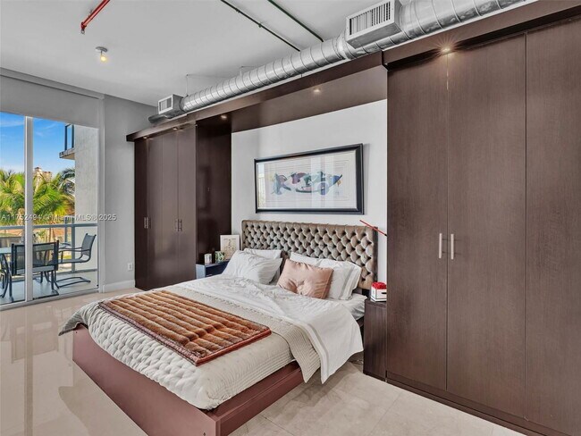 Building Photo - 3029 NE 188th St