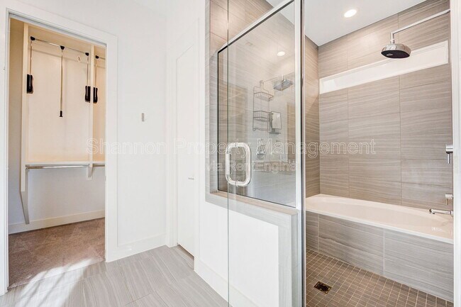 Building Photo - 2333 Sperber Ln