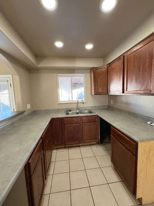 Building Photo - 3 bedroom - Allison