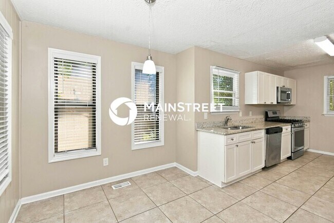 Building Photo - 3 Bedroom Pet-Friendly Home in Acworth, GA with Main Street Renewal