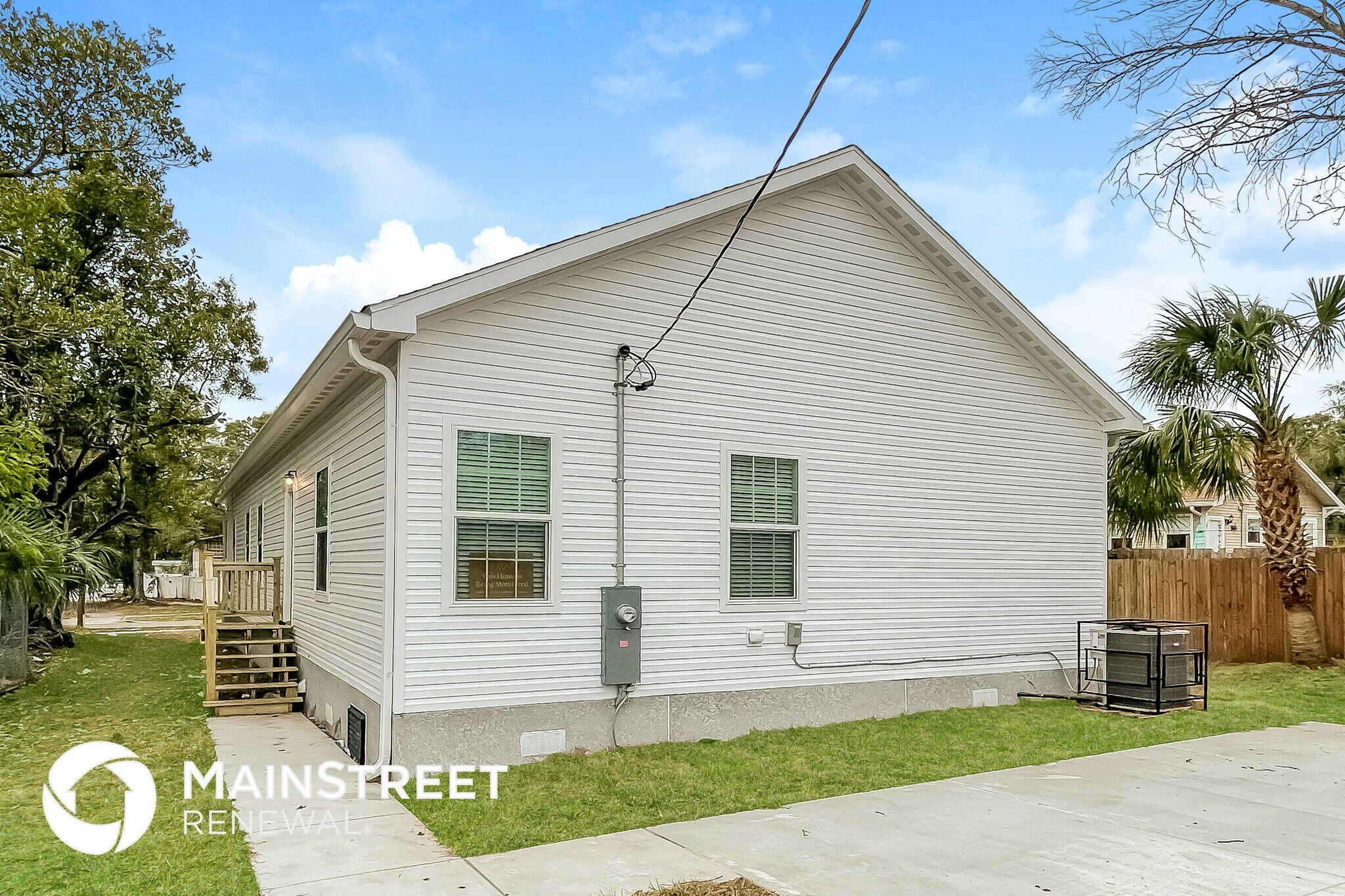 Building Photo - 1349 Preston St S