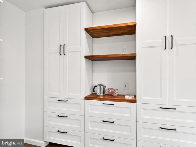 Building Photo - 1105 Waterloo Rd