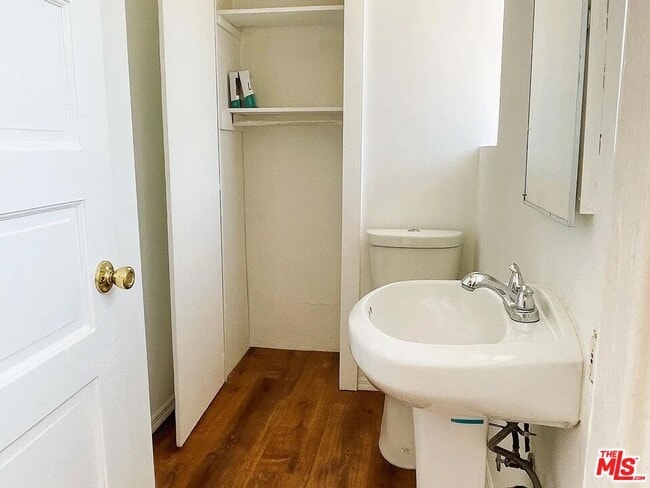 Building Photo - 755 N Kenmore Ave