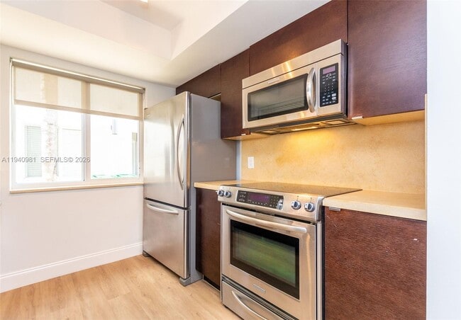 Building Photo - 2945 Bridgeport Ave