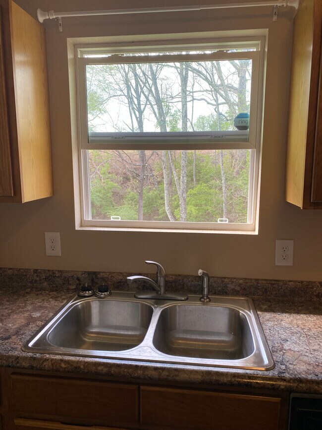 Building Photo - 1120 Fourth St