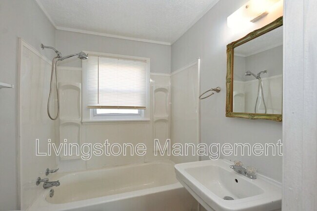 Building Photo - 501 Small St