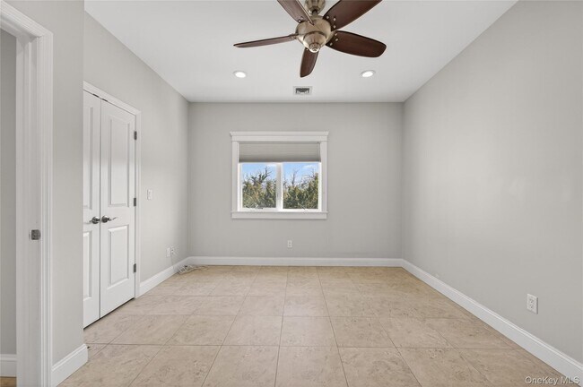 Building Photo - 24 Bayville Ave