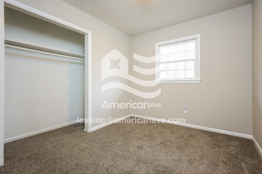 Building Photo - 4784 Gardiner Dr