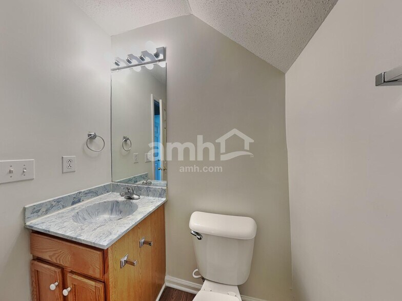 Building Photo - 272 Twin Creeks Rd
