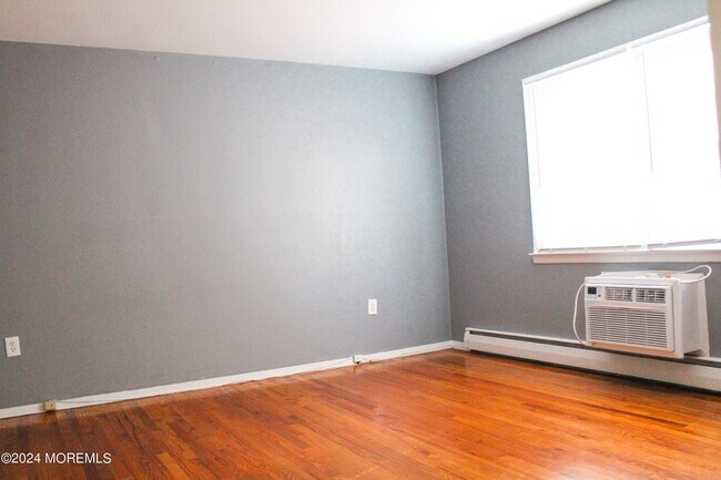 Building Photo - 364 Westwood Ave