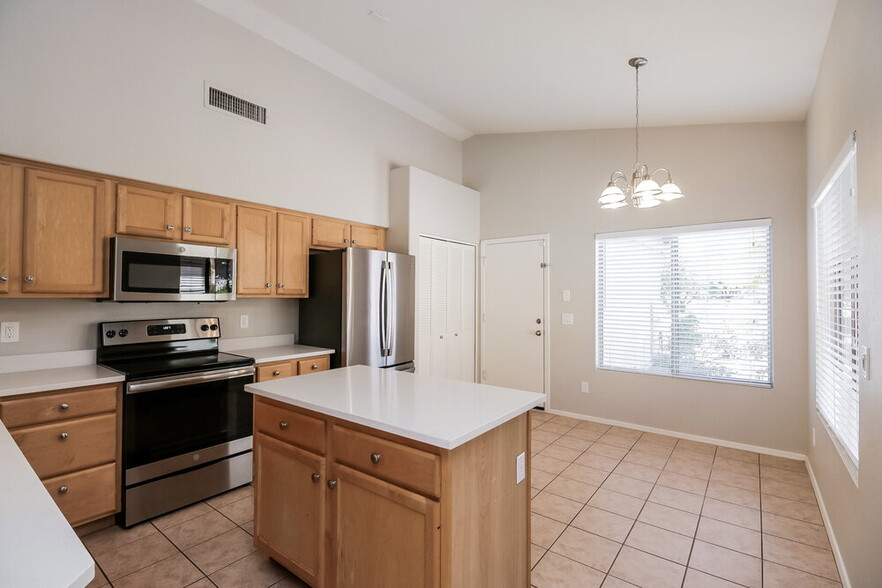 Building Photo - 1051 N San Benito Dr