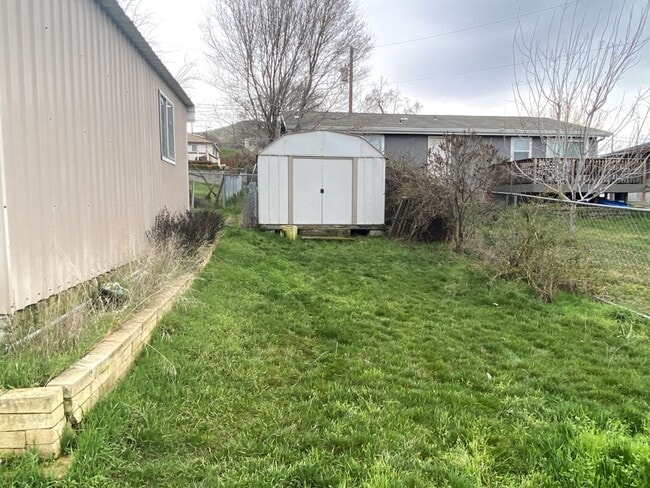 Building Photo - Remodeled Cottage