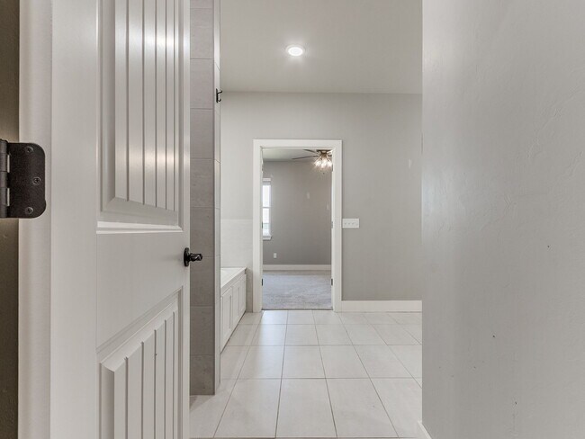 Building Photo - 3212 Hayven Cir