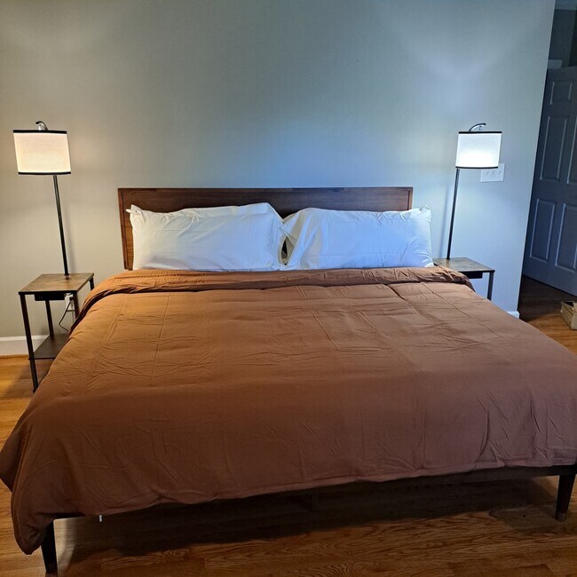 Building Photo - FURNISHED 6500 SQ FT MANSION (SHORT TERM / INSURANCE)
