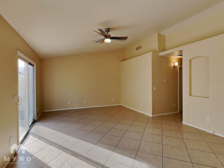 Building Photo - 8520 W Palm Ln
