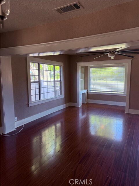 Building Photo - 119 N Cullen Ave