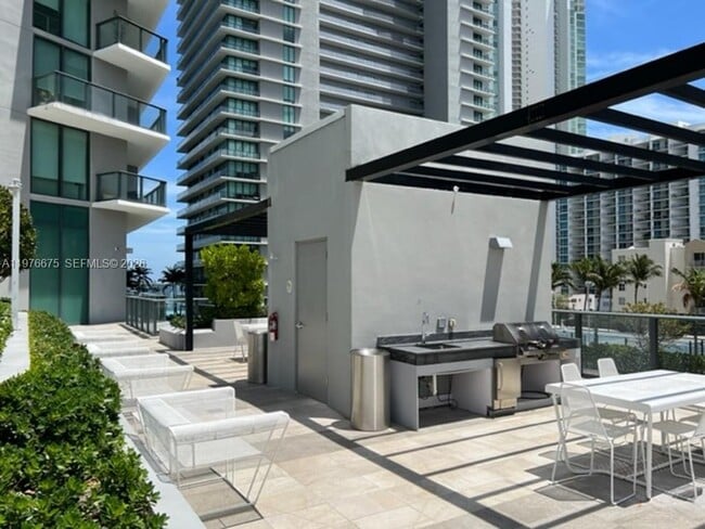 Building Photo - 501 NE 31st St