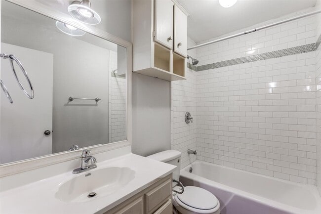 Building Photo - 1212 Hollow Creek Dr