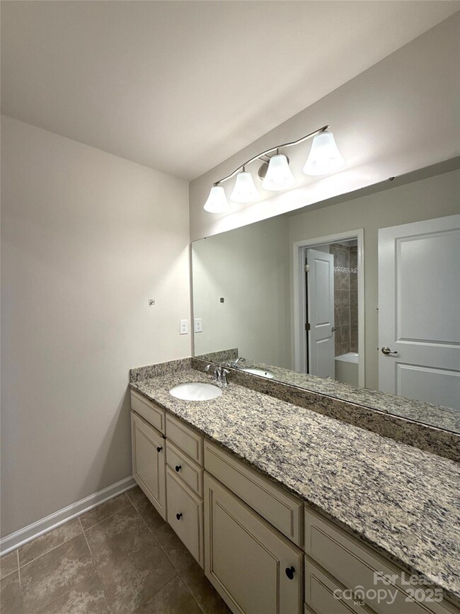 Building Photo - 11060 Discovery Dr NW