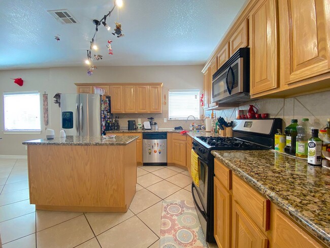 Building Photo - East El Paso Refrig A/C 4bed across from Park!