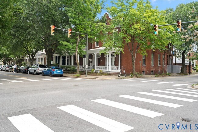 Building Photo - 1527 Grove Ave