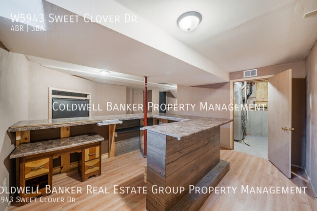 Building Photo - W5943 Sweet Clover Dr