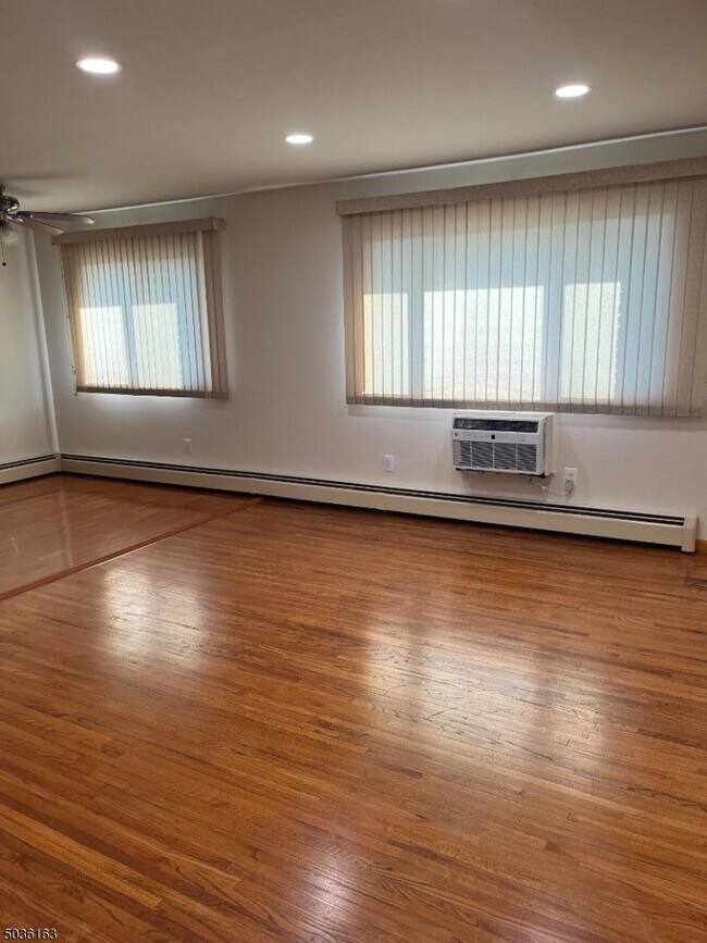 Building Photo - 890 Allwood Rd