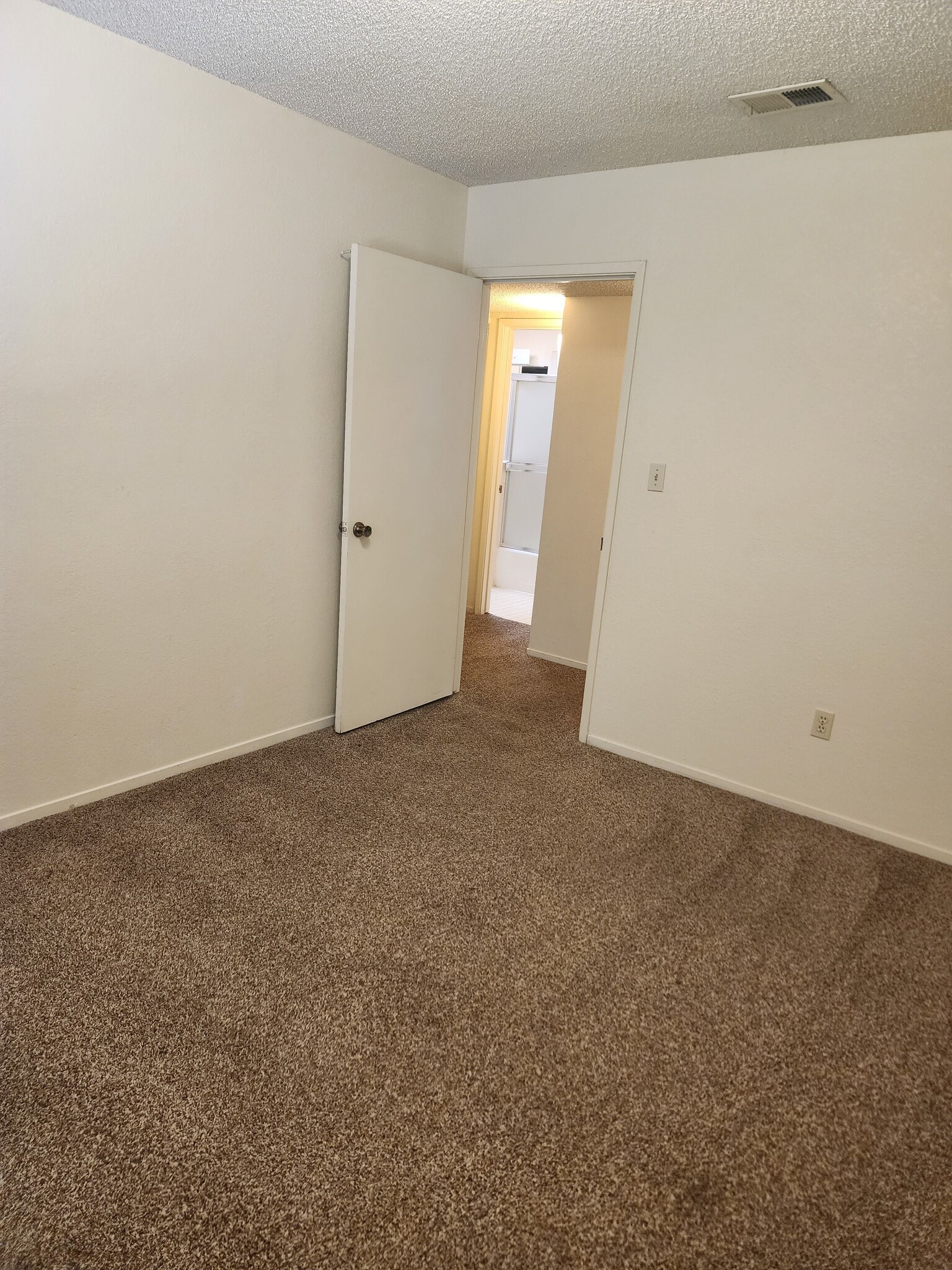 Building Photo - 5913 Auburn Oaks Dr