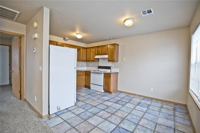 Building Photo - 502 SE A St