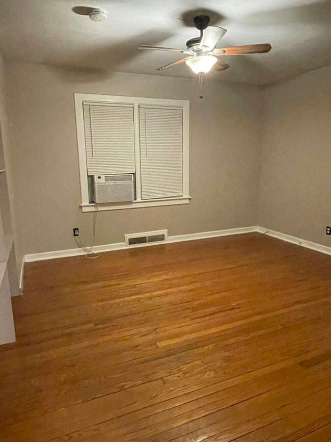 Building Photo - 213 Garden City Dr