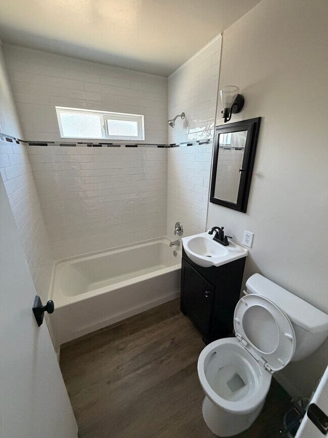 Building Photo - Charming 3 Bedroom Home with Beautiful Backyard in San Carlos