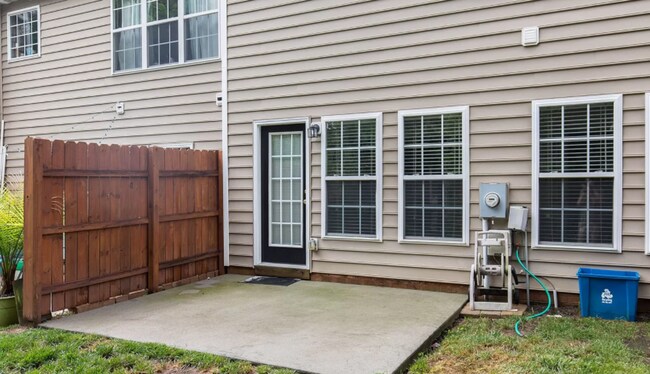 Building Photo - Gorgeous Townhome in Western Henrico!