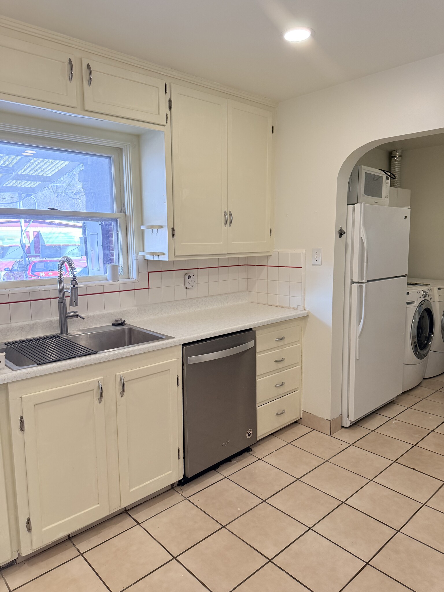 Building Photo - 3585 S 900 E