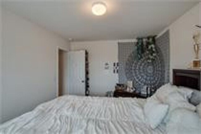 Building Photo - Beautiful 4bd 2.5ba home with Community Am...