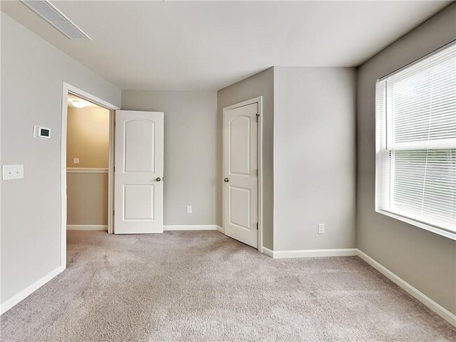 Building Photo - 2565 Piering Dr