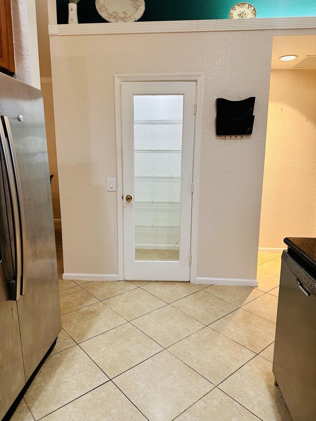 Building Photo - 5200 Rising Comet Ln