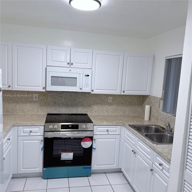 Building Photo - 2750 W 76th St