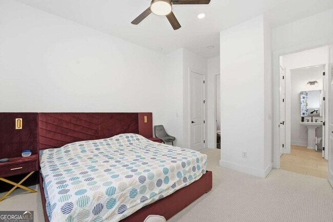 Building Photo - 415 Oakleigh Ave