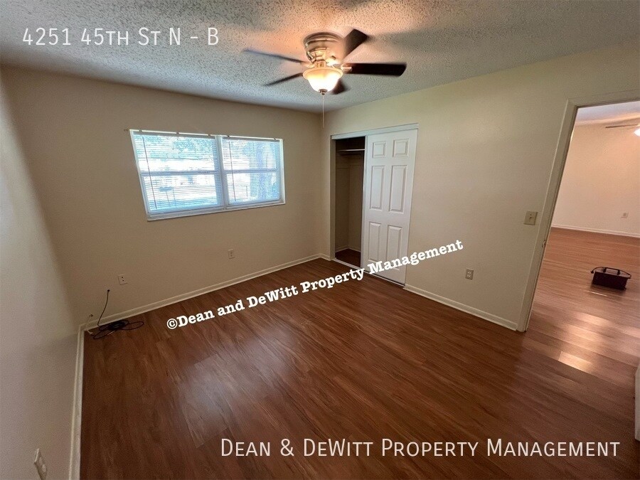 Building Photo - 2 Bed/1 Bath - Unit B