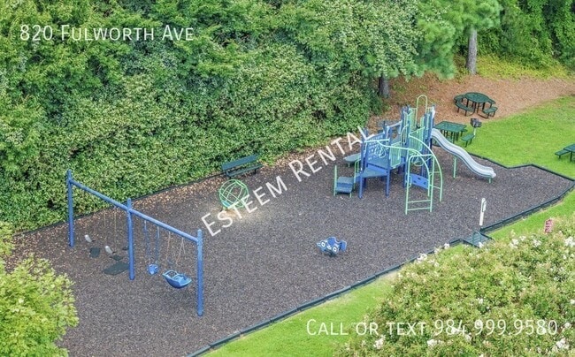 Building Photo - 820 Fulworth Ave