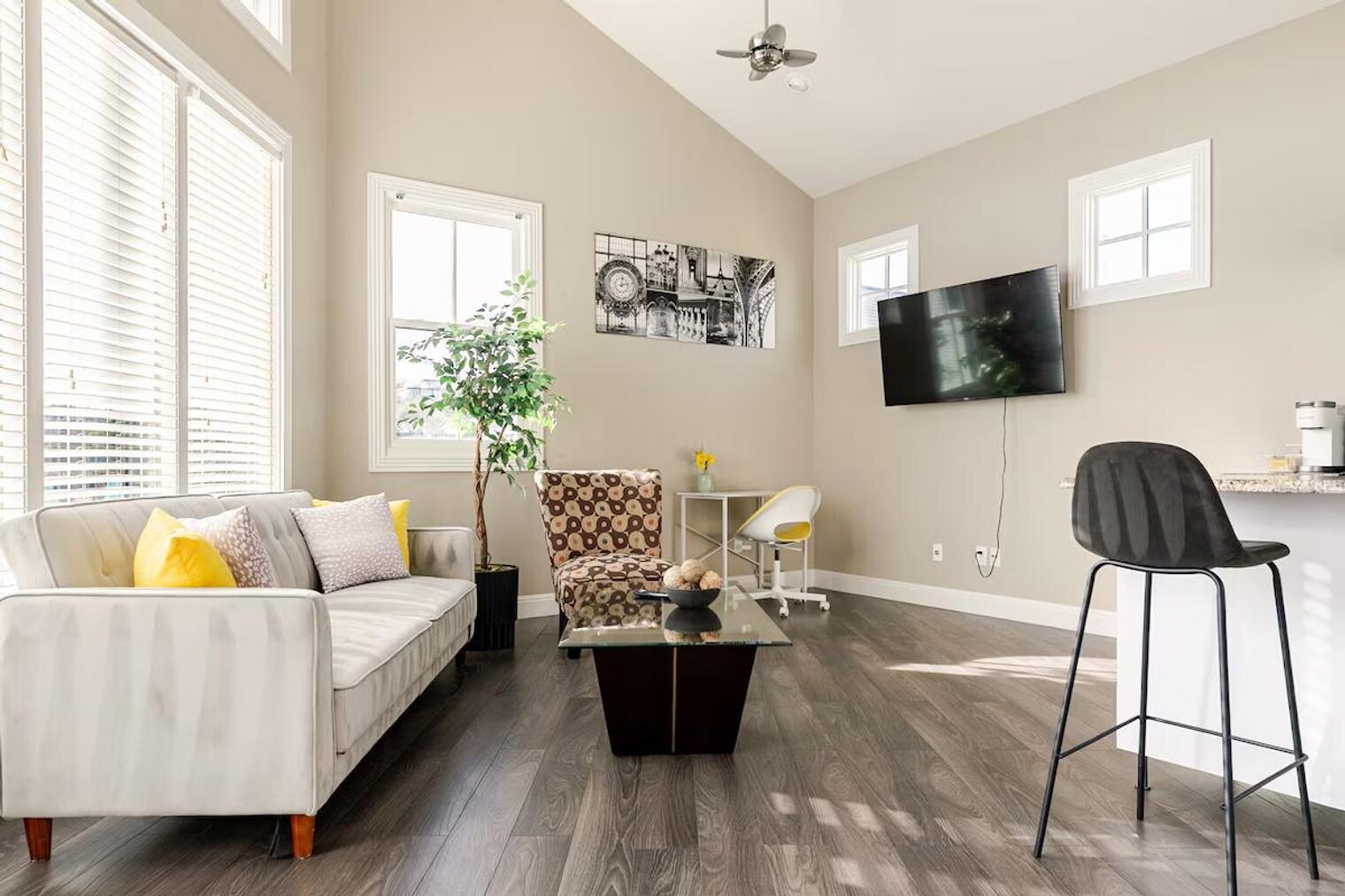 Building Photo - 805 The High Rd