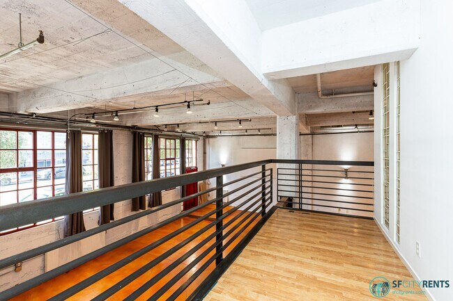 Building Photo - SoMA: Ground Level Conversion Live/Work Lo...