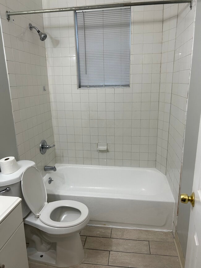 Building Photo - 1102 Morton Ave