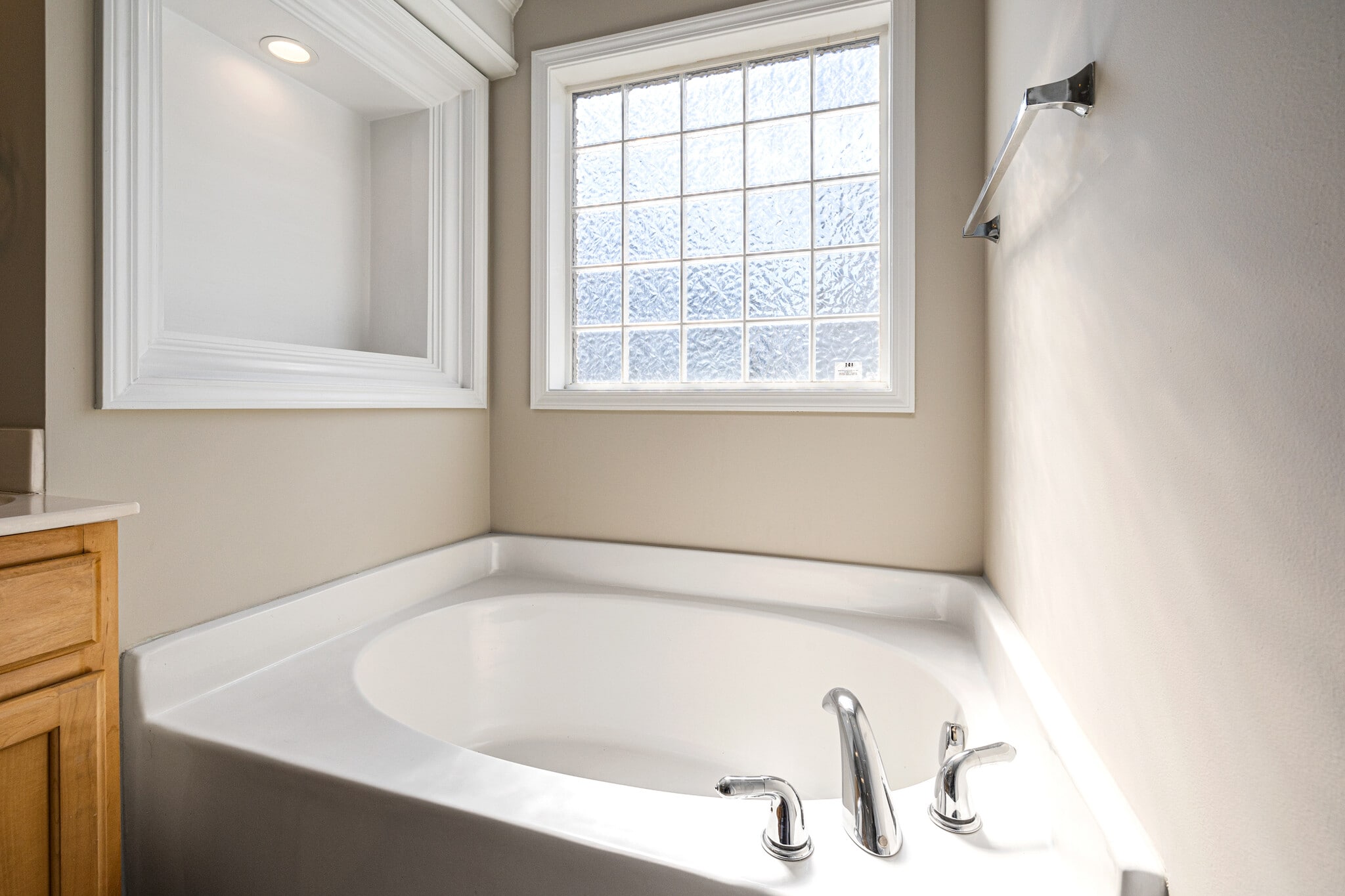 Building Photo - 7954 Willowglen Dr