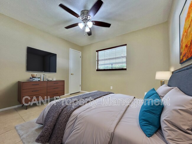 Building Photo - 300 N 3rd St