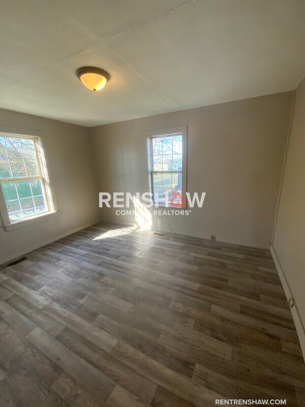 Building Photo - 417 Elm St