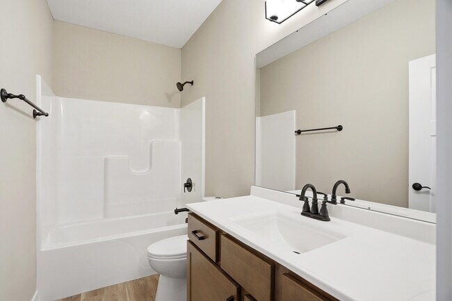 Building Photo - 1048 Stonehaven Dr