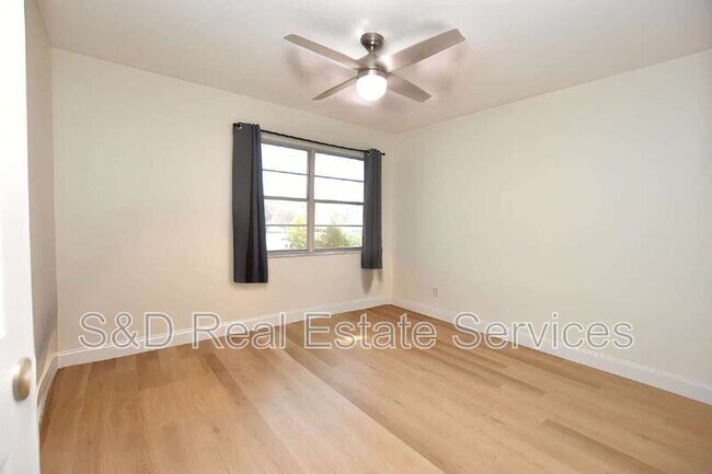 Building Photo - 2025 Sylvester Rd