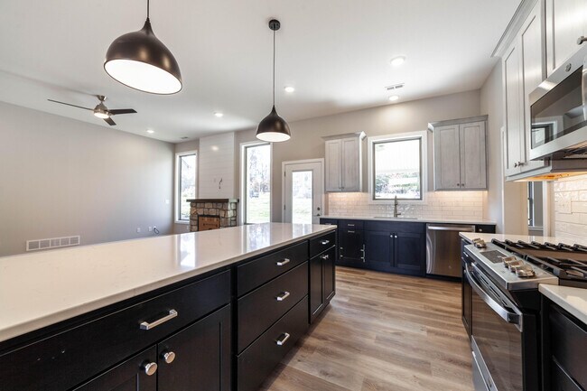 Building Photo - 1211 Shallow Ridge Cir